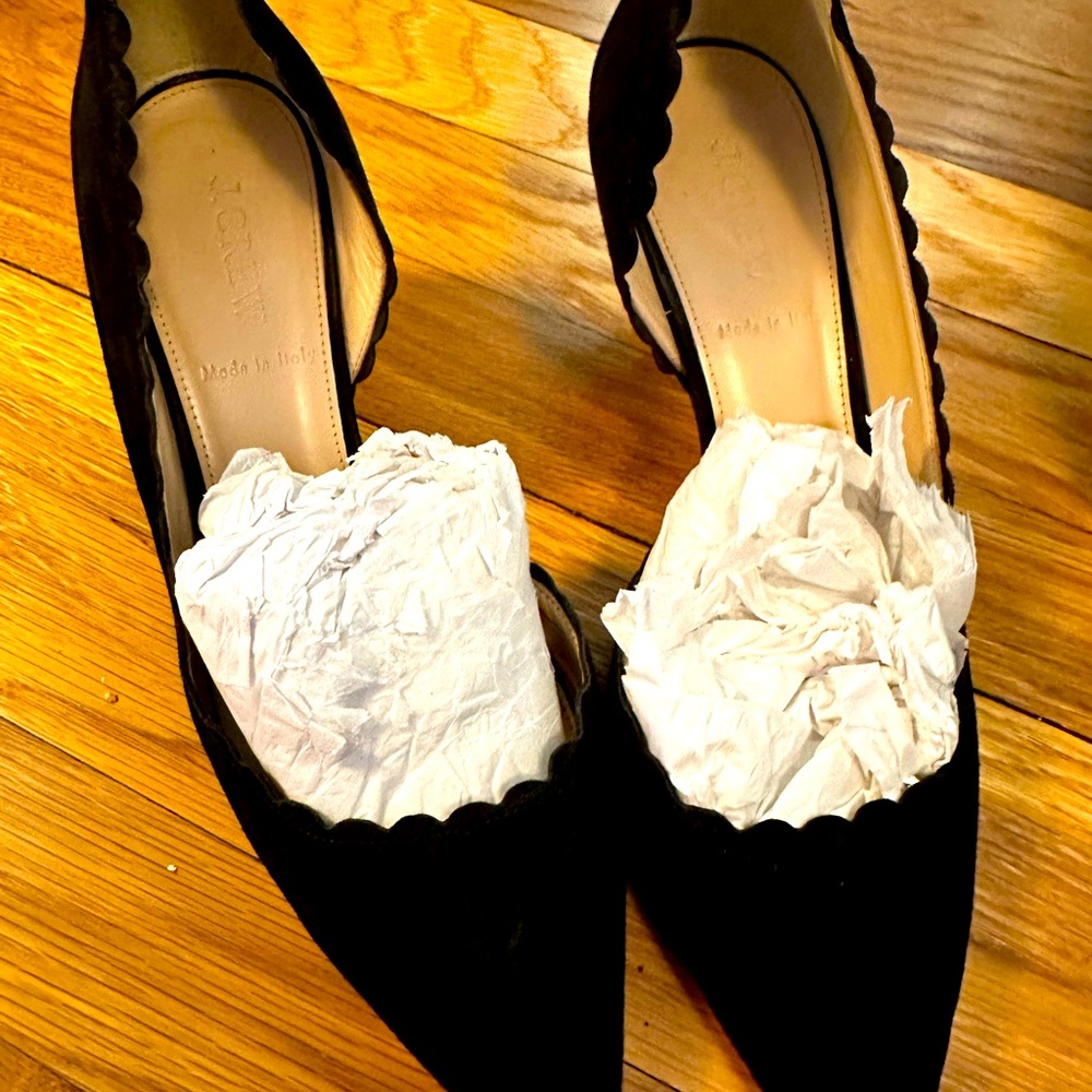 Scalloped black JCrew Dulci suede kitten heels 8.5 EUC